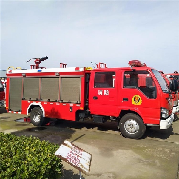 五十鈴小型消防車（2噸）